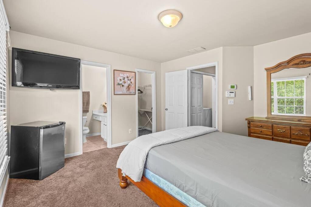 Charming Multilevel 4 Bedroom Townhouse Apartment